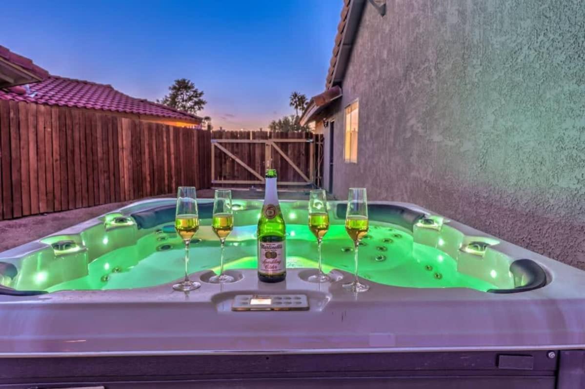 Сasa de vacaciones 1 Story, 3 Bedroom W Hot Tub, Pool Grill, Firepit Las Vegas